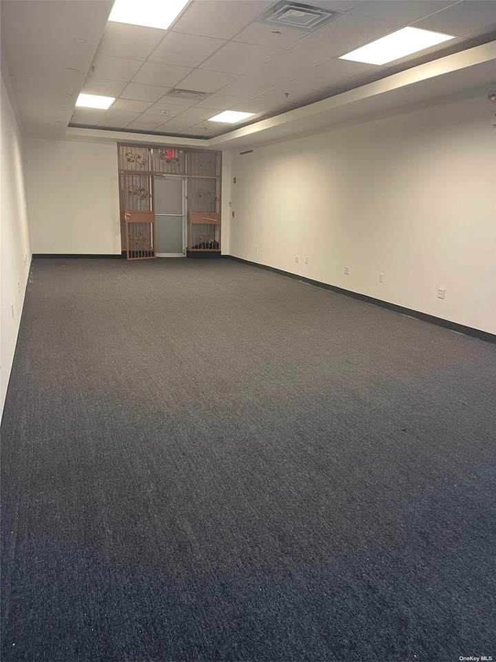 136 Northern Blvd - Photo 1