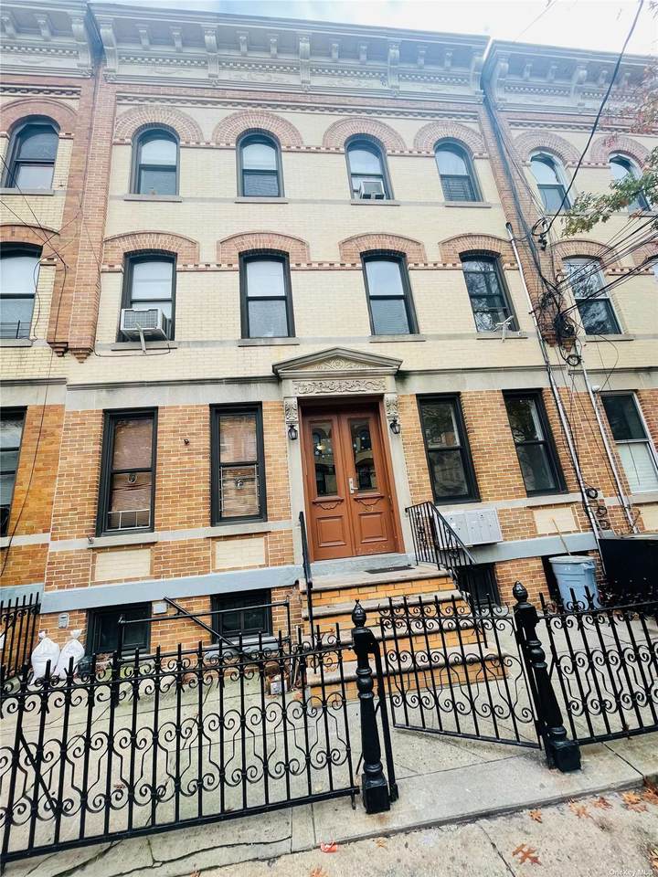 18-78 Putnam Avenue - Photo 1