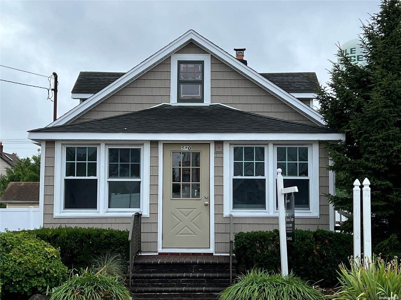 582 Westbury Avenue - Photo 1