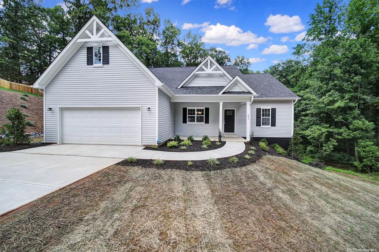 595 Foxwood Drive - Photo 1