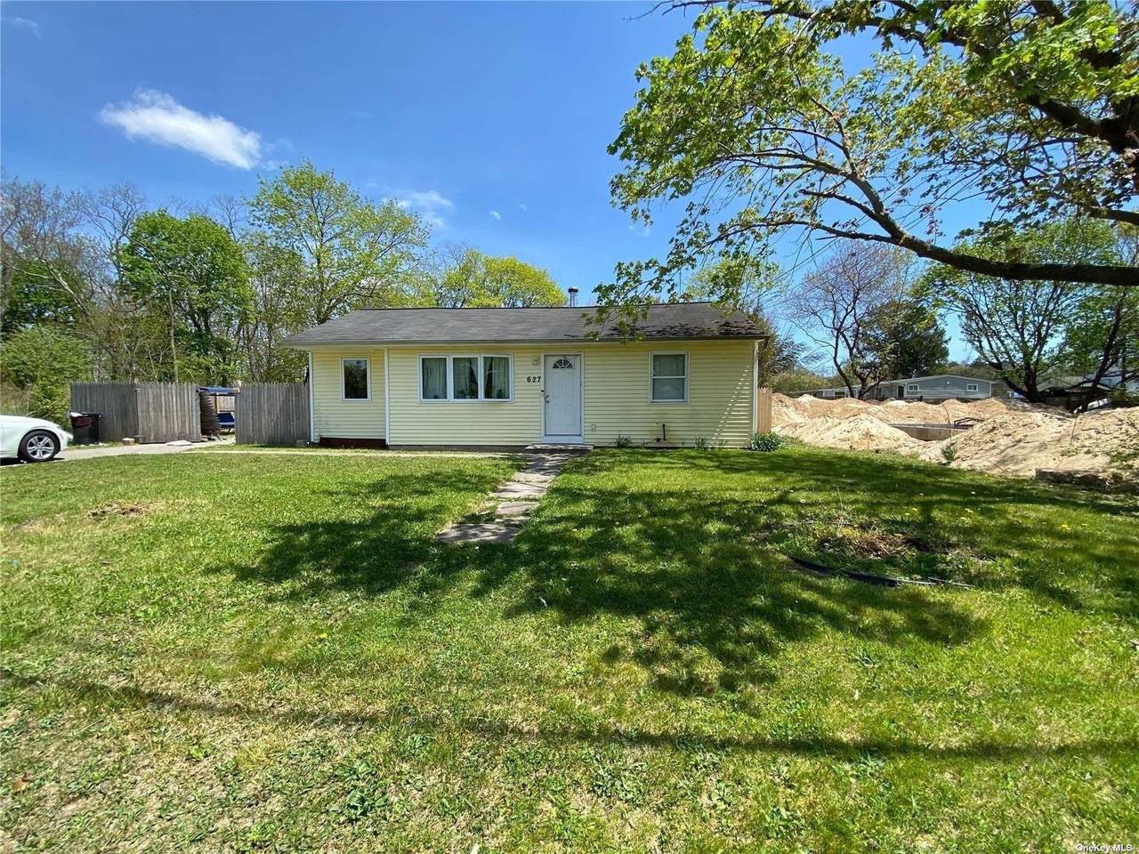 627 Post Avenue - Photo 1