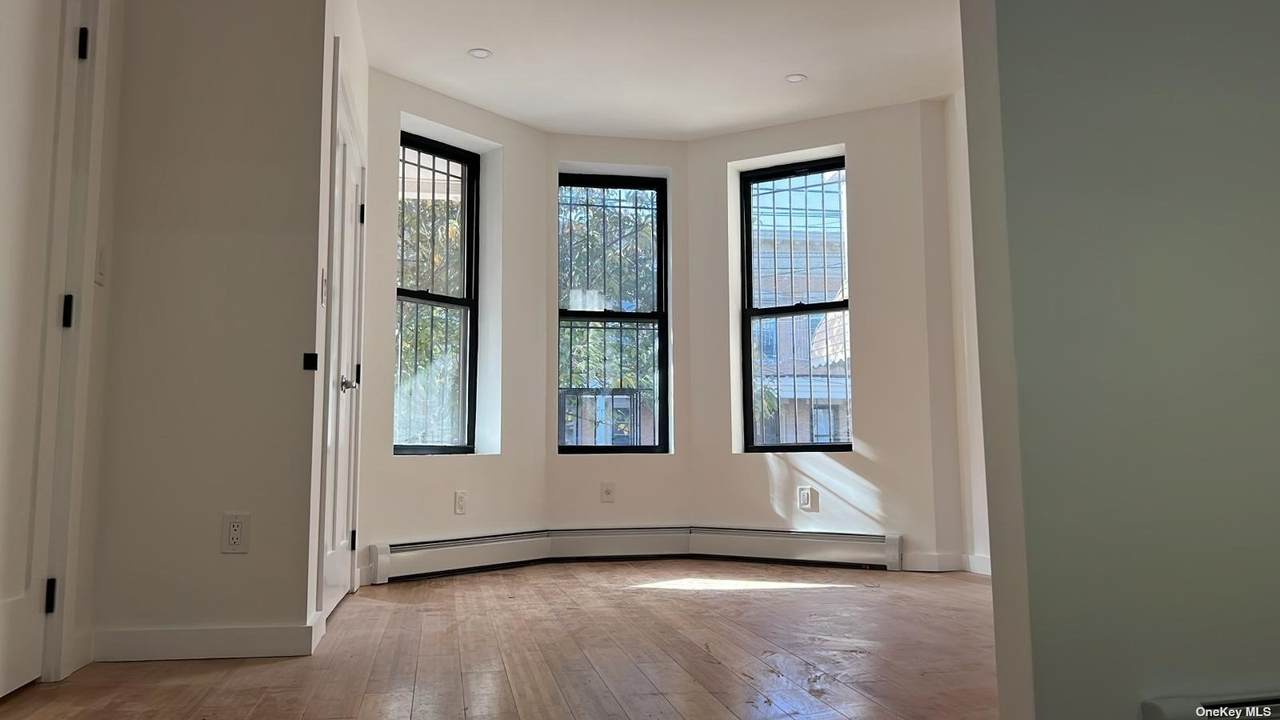 207 Autumn Avenue - Photo 1