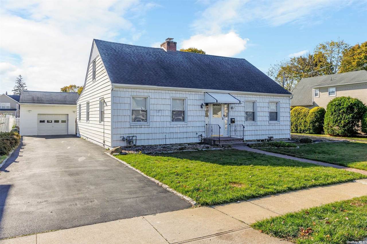 3840 Maple Street - Photo 1