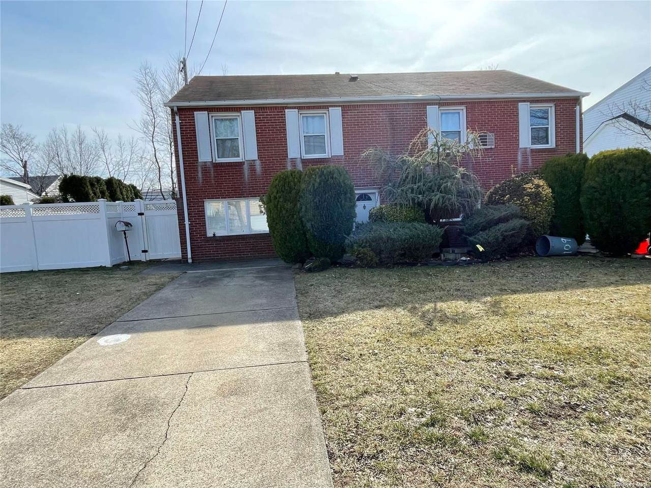 909 3rd Avenue - Photo 1