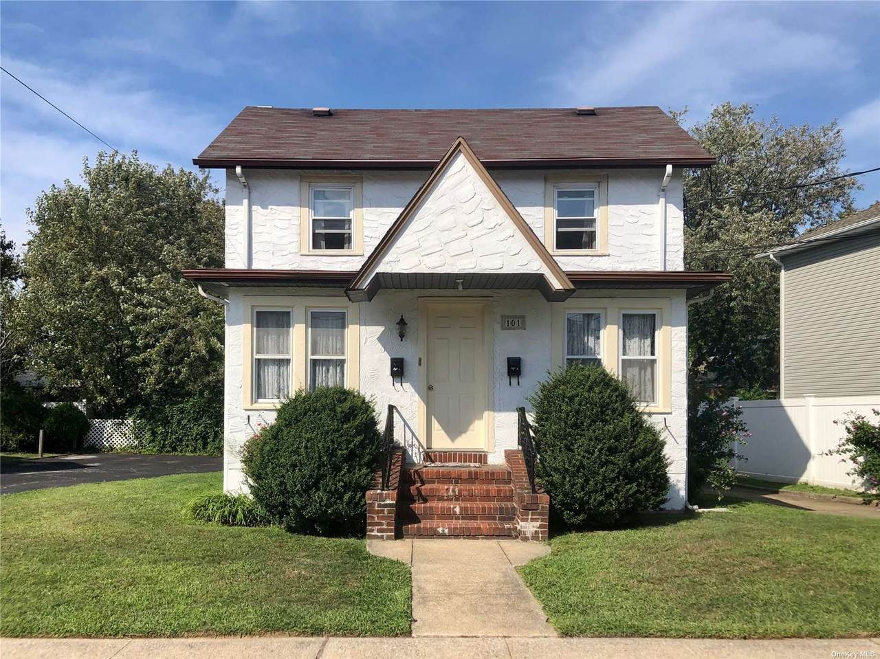 101 Burtis Street - Photo 1
