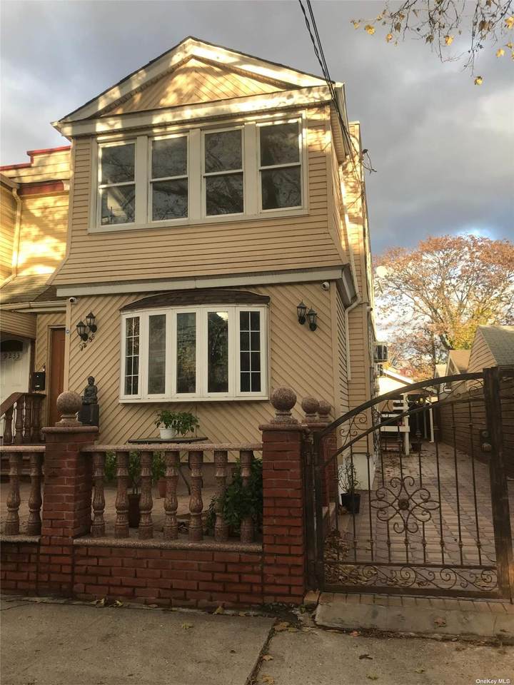 92-35 176th Street - Photo 1