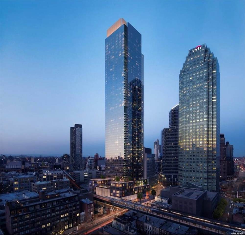 3 Court Square - Photo 1