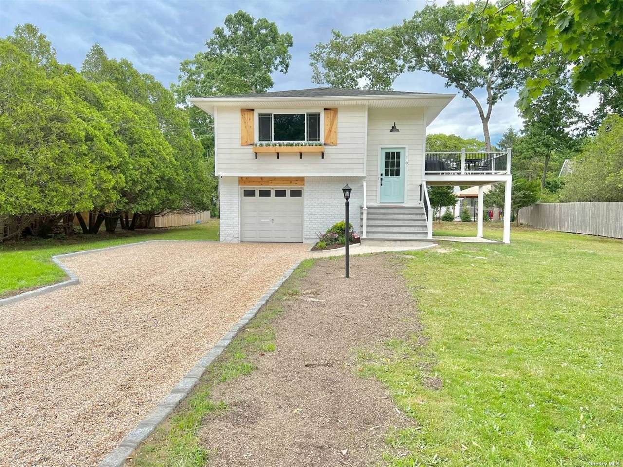 16 Debbie Lane - Photo 1