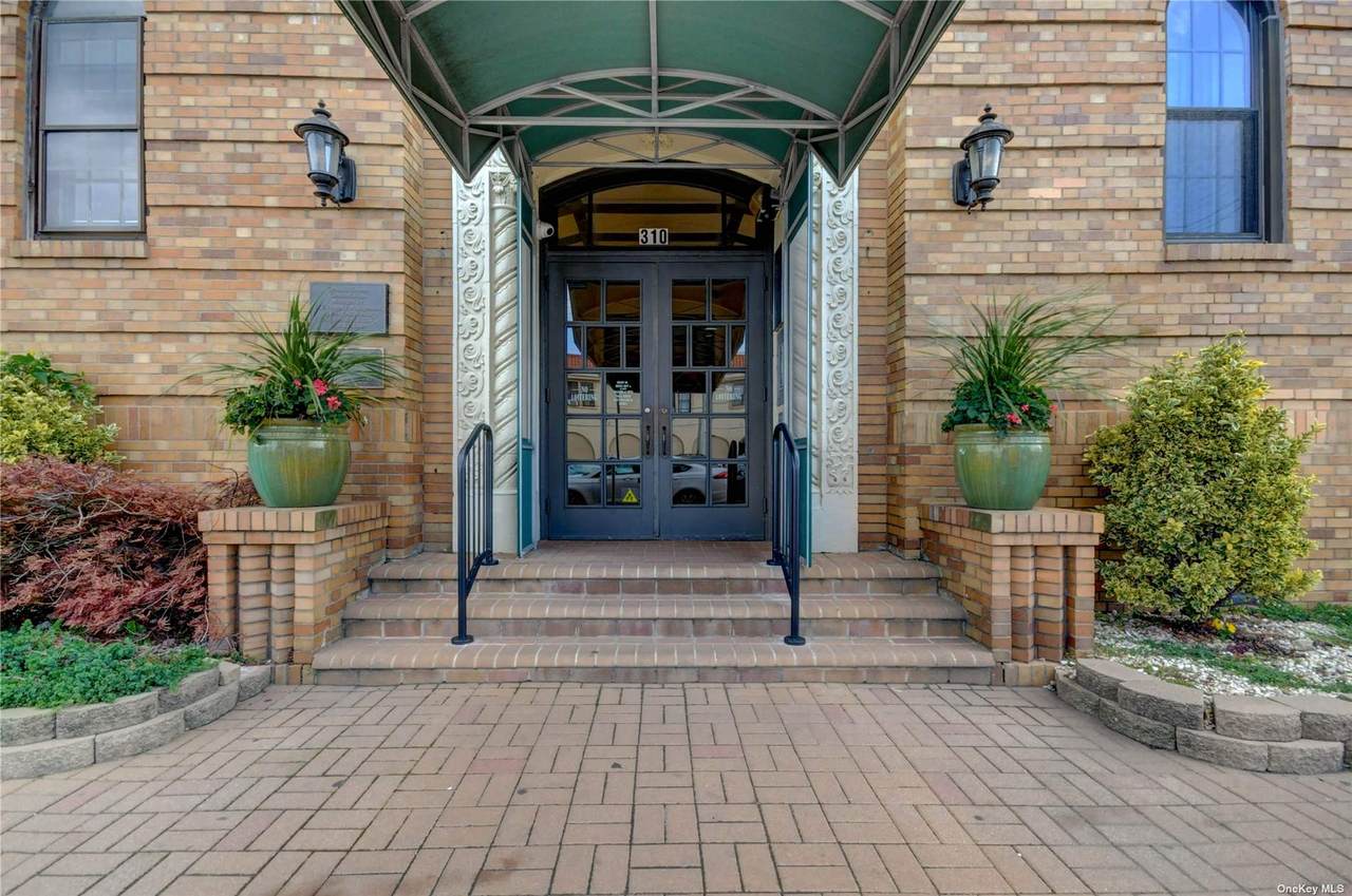 310 Riverside Boulevard - Photo 1