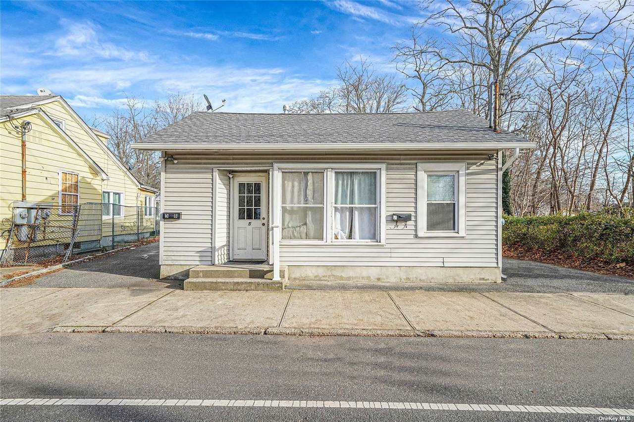 5 Mastic Road - Photo 1