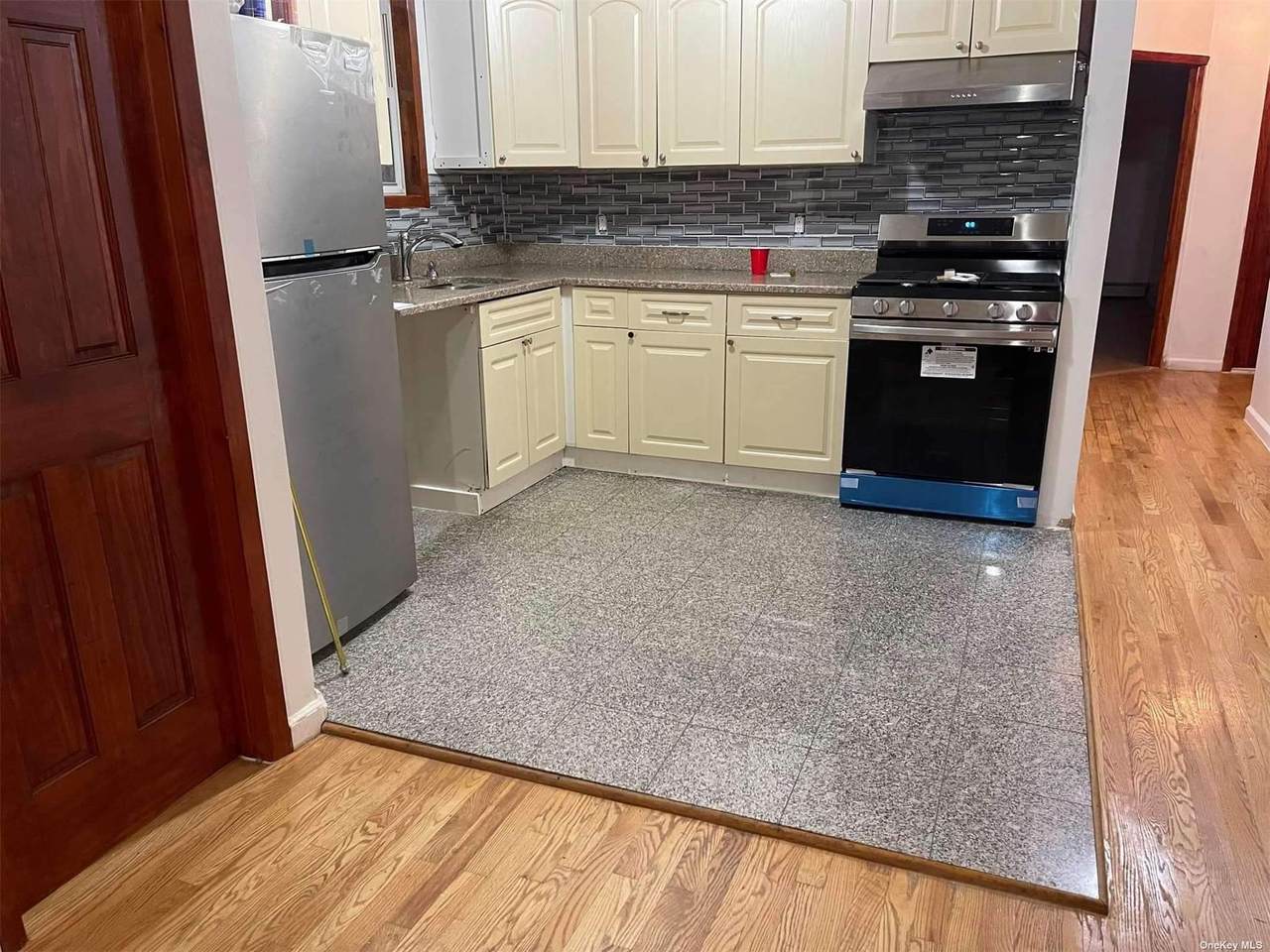 137-40 Sloan Street - Photo 1