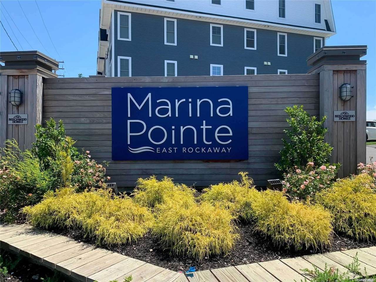 341 Marina Pointe Drive - Photo 1