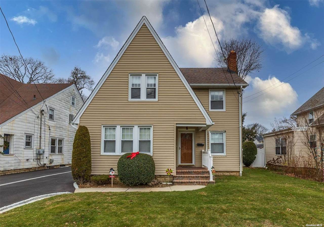 121 Raymond Street - Photo 1