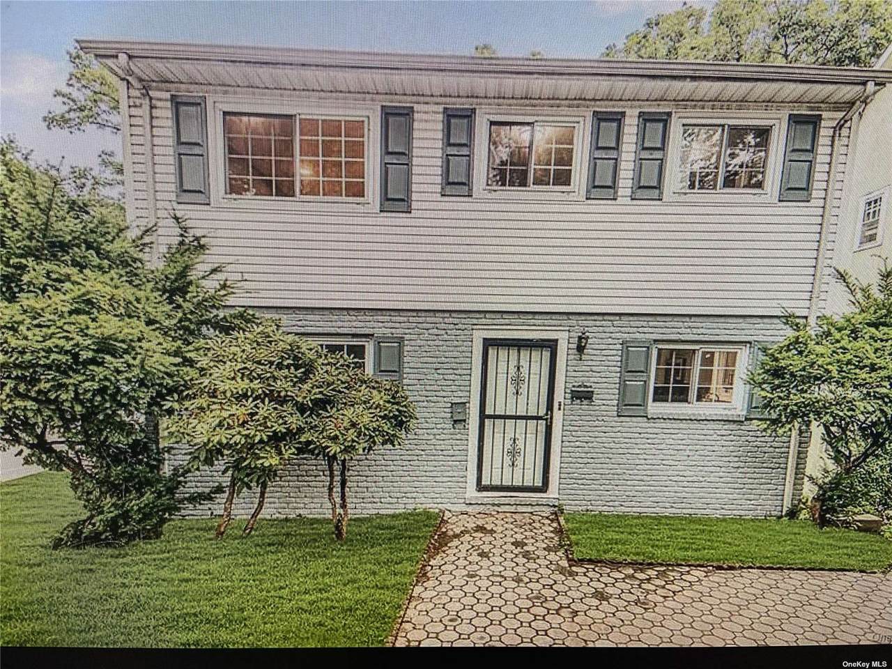 415 Warwick Avenue - Photo 1