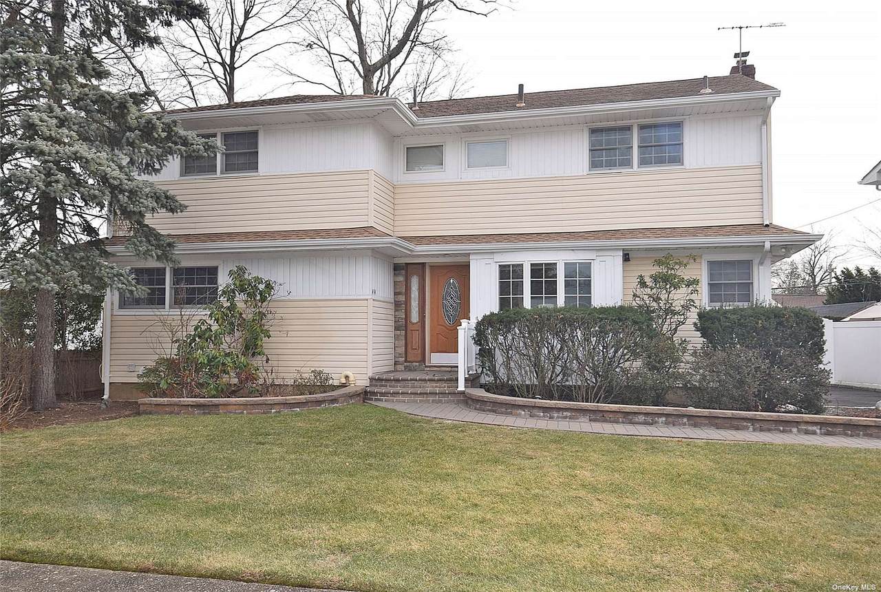 1494 Hemlock Avenue - Photo 1