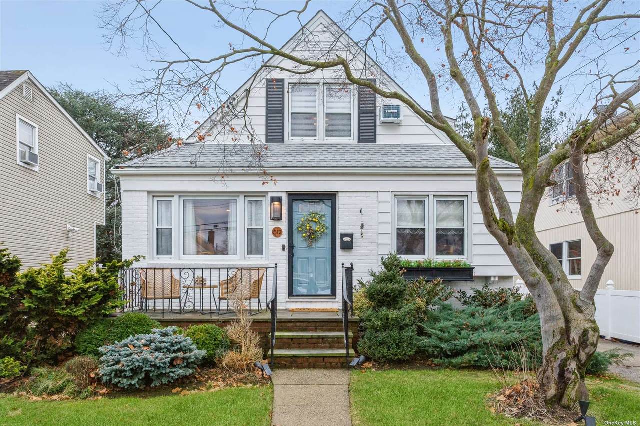 512 8th Avenue - Photo 1
