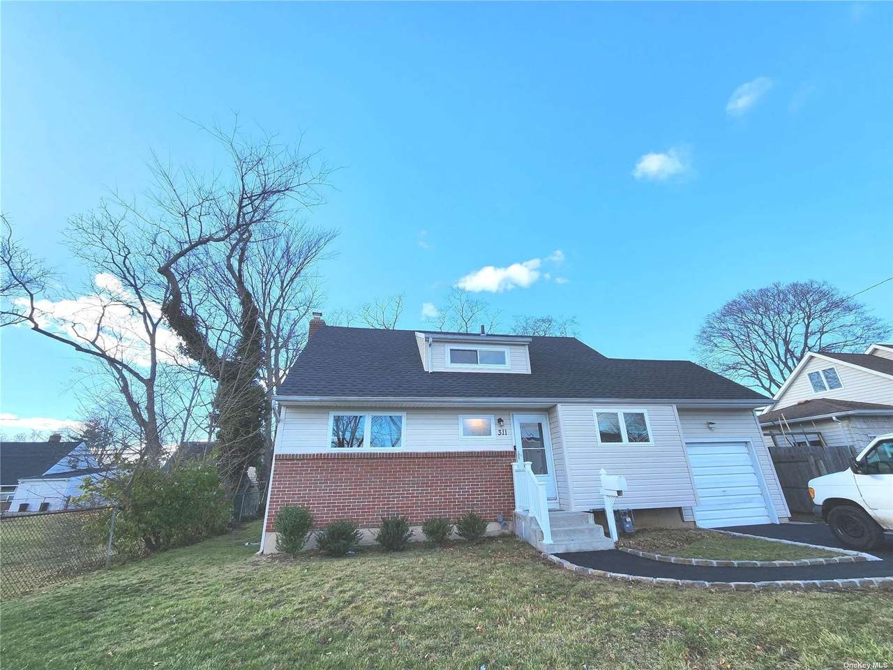 311 Henry Street - Photo 1