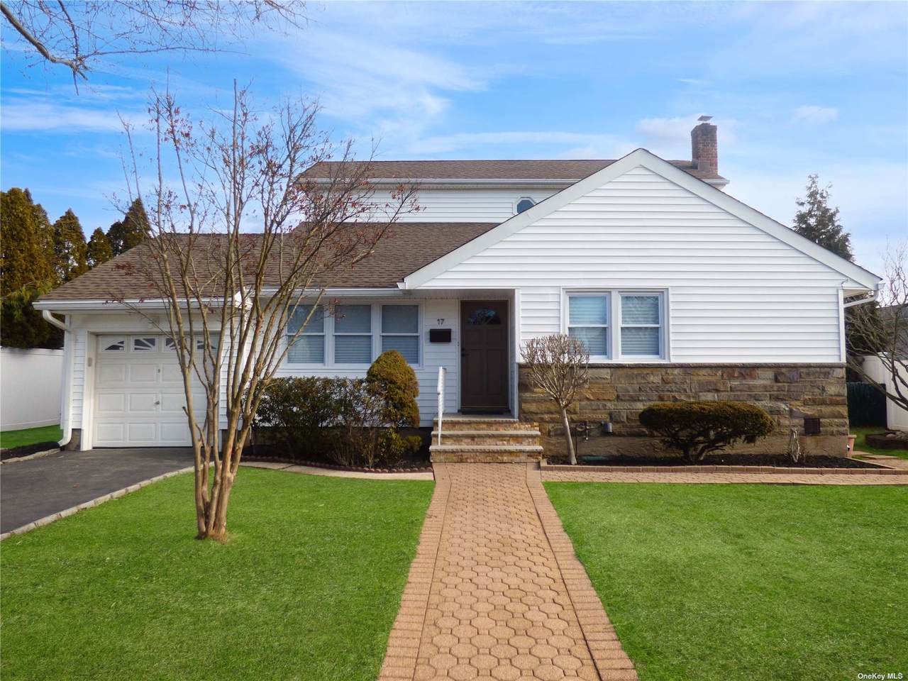 17 Mohegan Drive - Photo 1