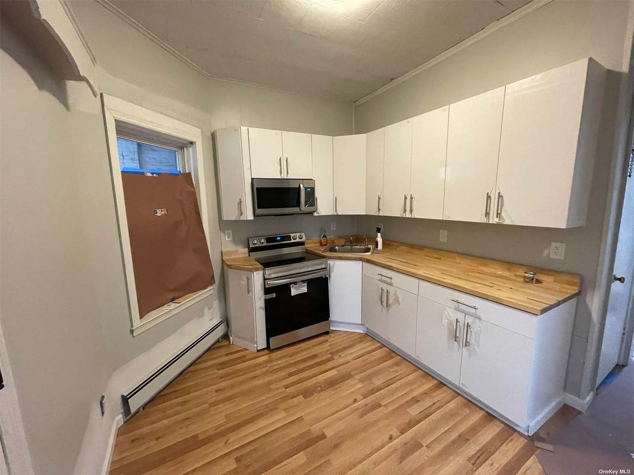 176 Broadway - Photo 1