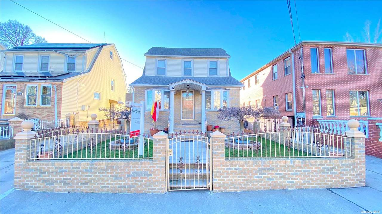 85-16 Parsons Boulevard - Photo 1
