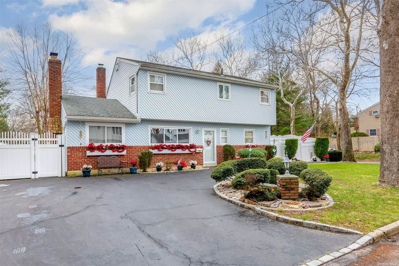 32 Court Drive - Photo 1