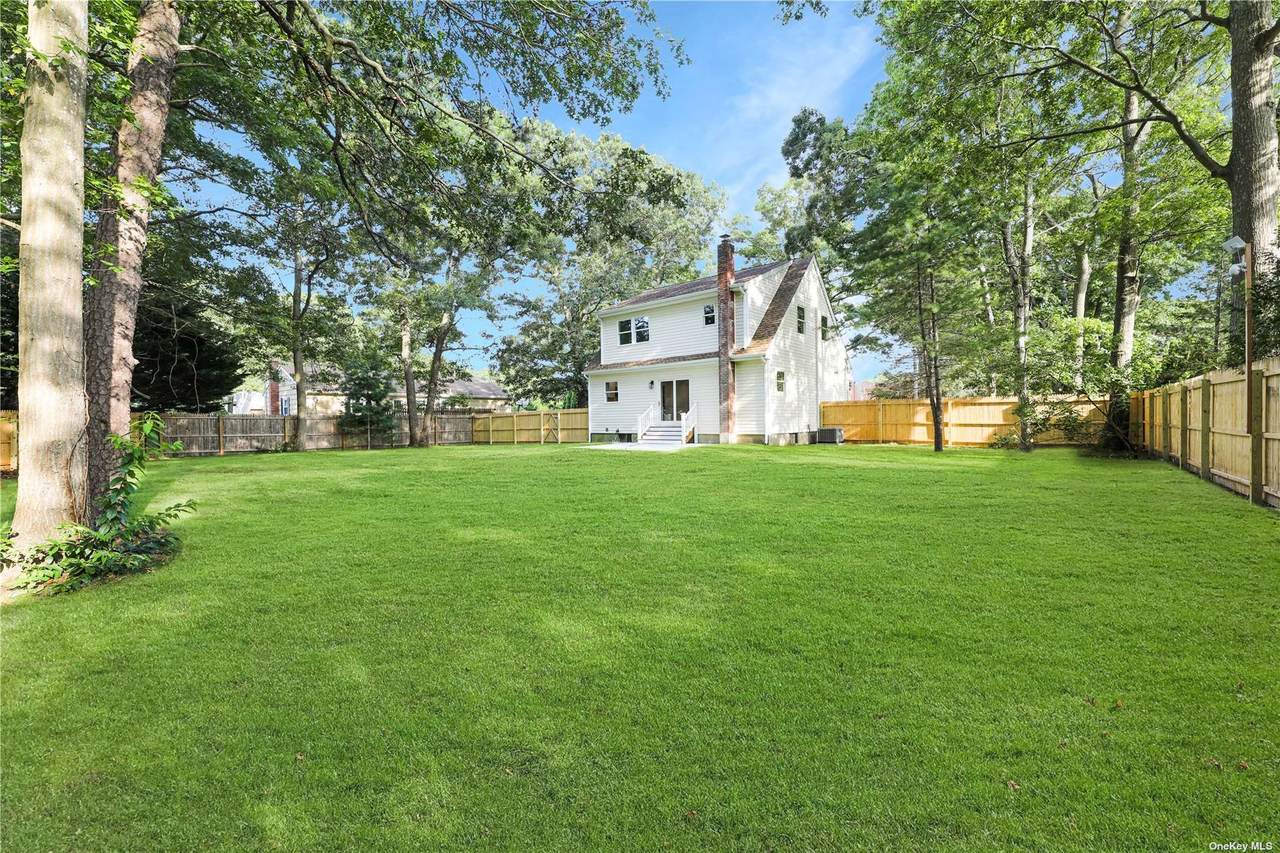 169 Mastic Boulevard - Photo 1