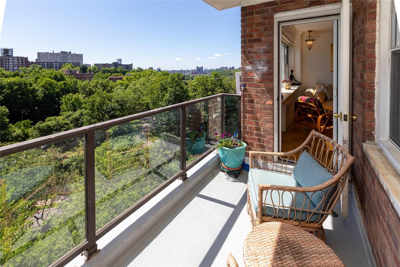 750 Kappock Street - Photo 1
