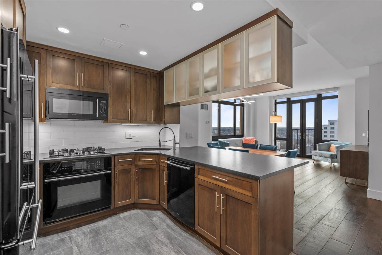 175 Huguenot Street - Photo 1