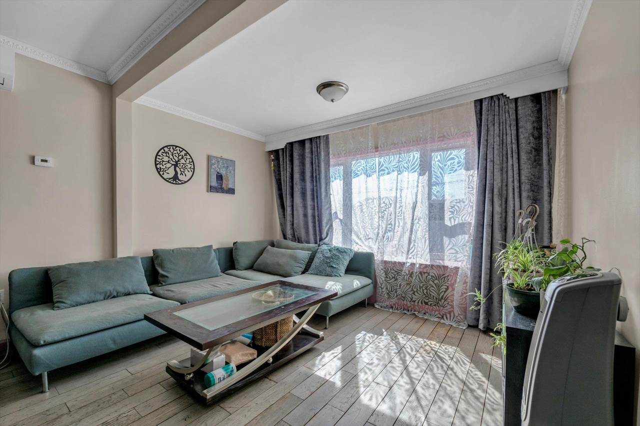 10121 90th Street - Photo 1