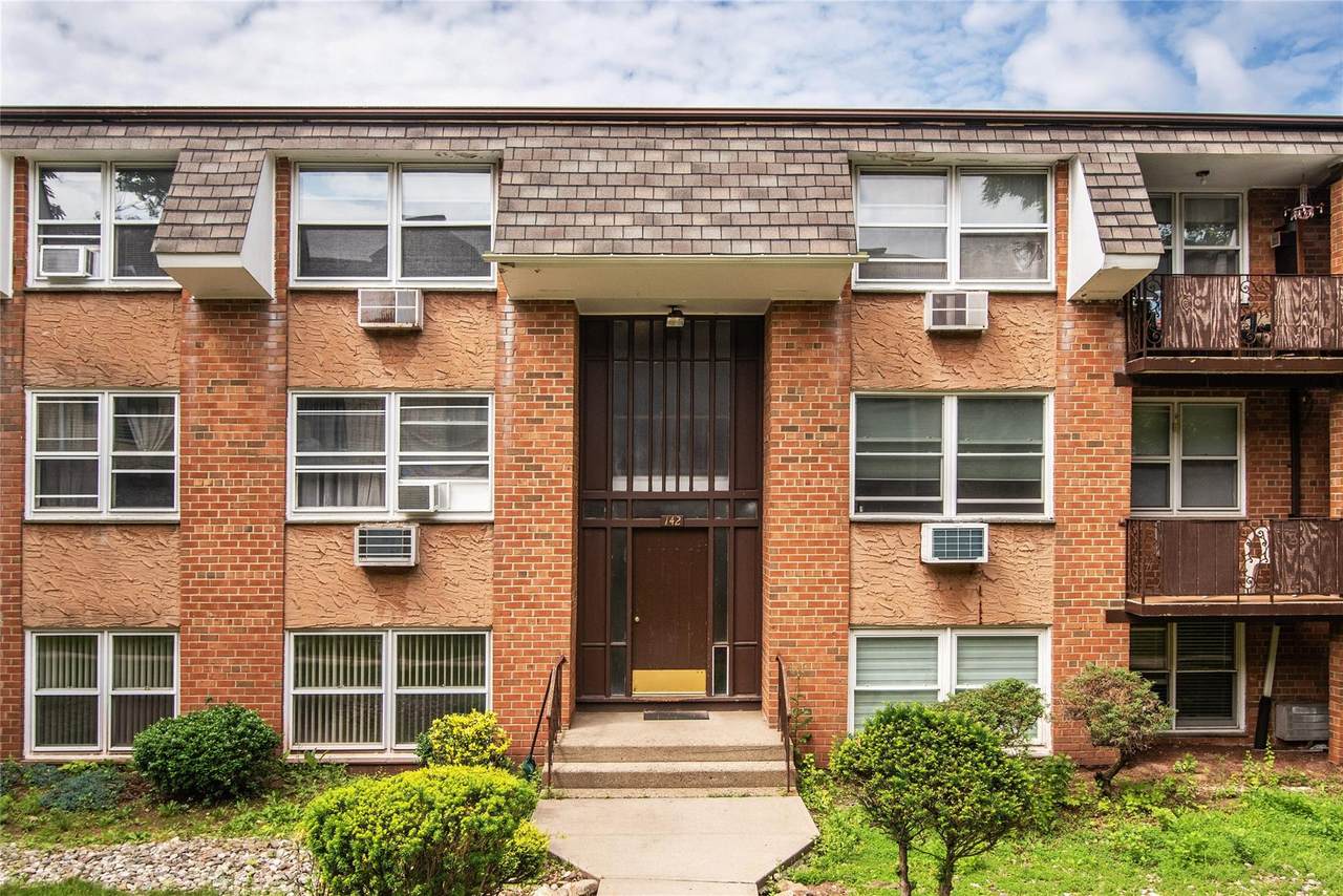 142 Kearsing Parkway - Photo 1