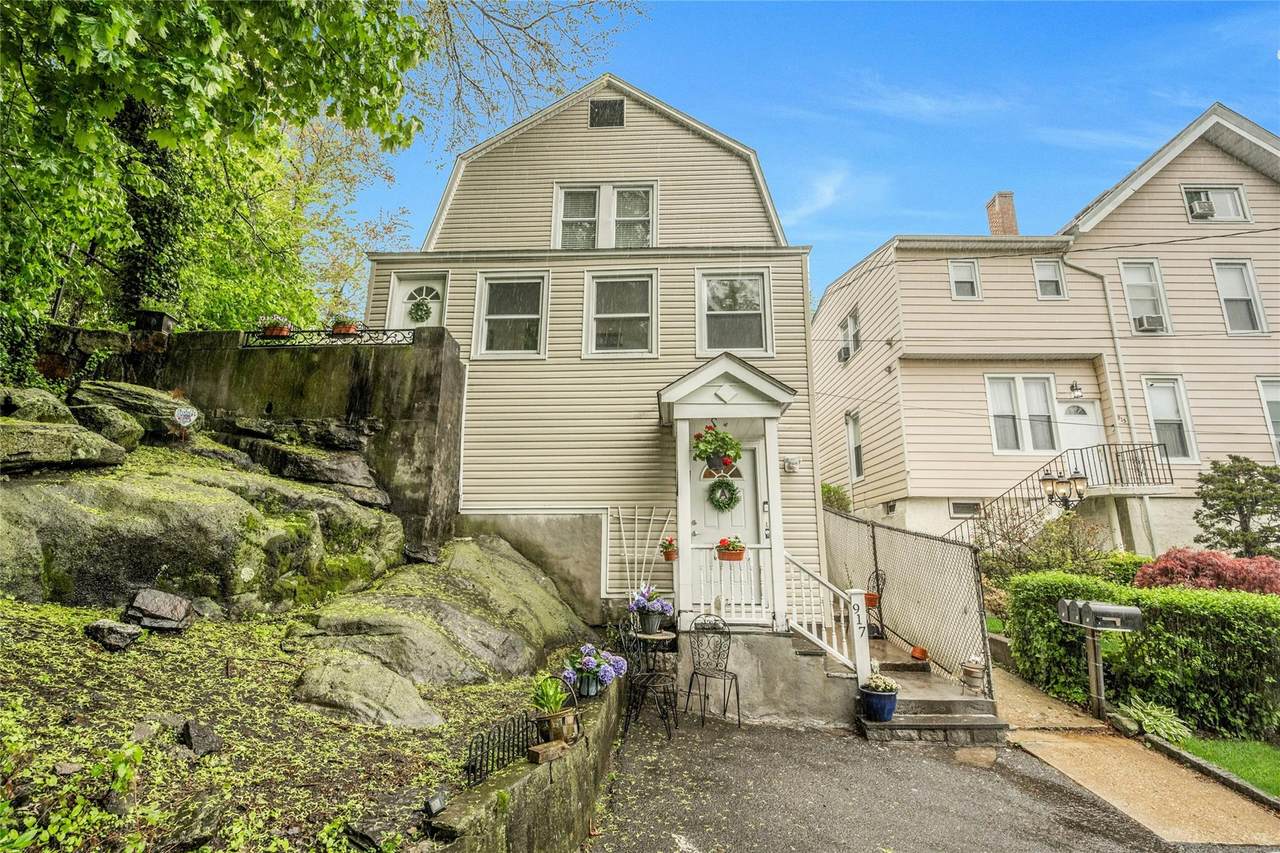 917 Hall Street - Photo 1