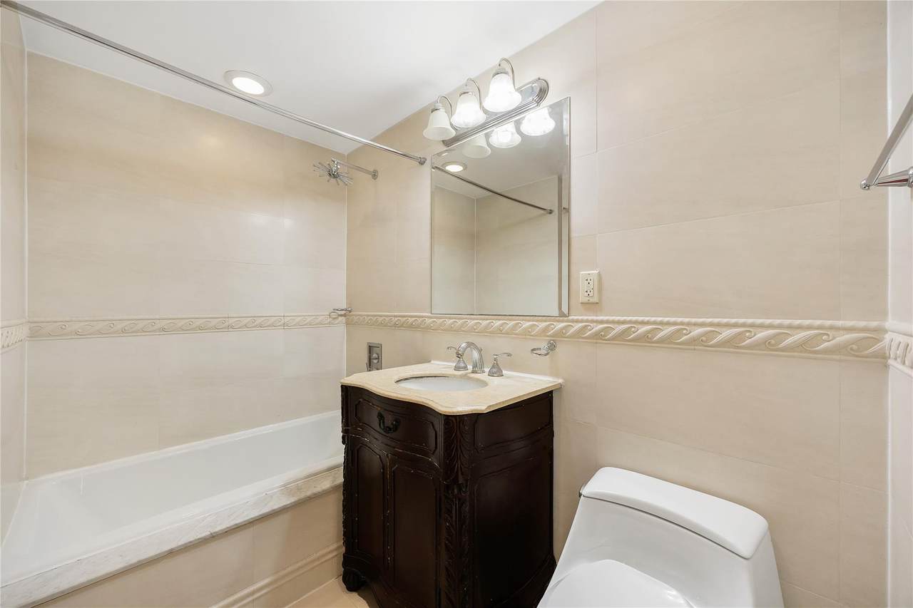 13338 Sanford Ave - Photo 1