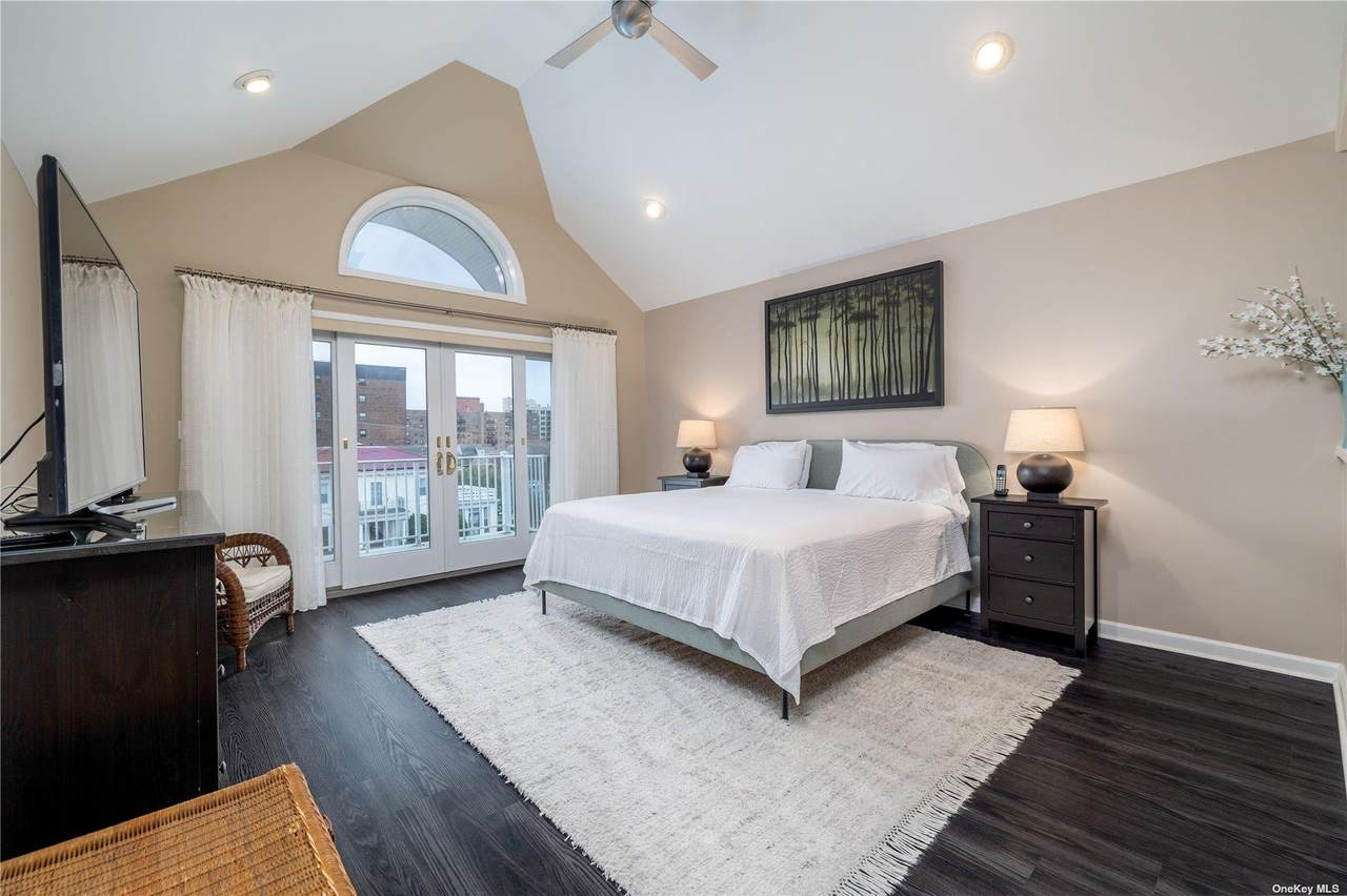 159 Monroe Boulevard - Photo 1
