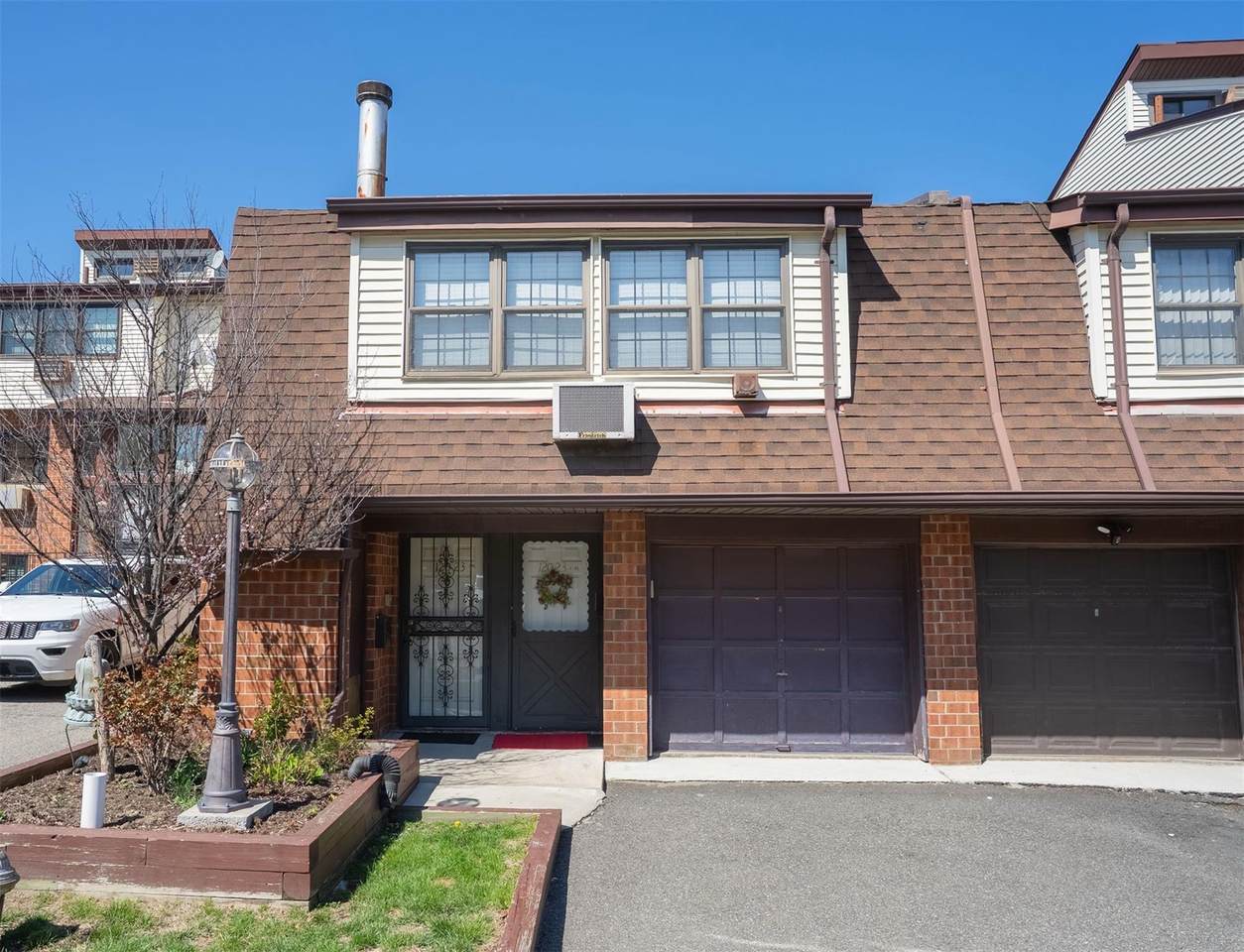 120-23 Cove Court - Photo 1