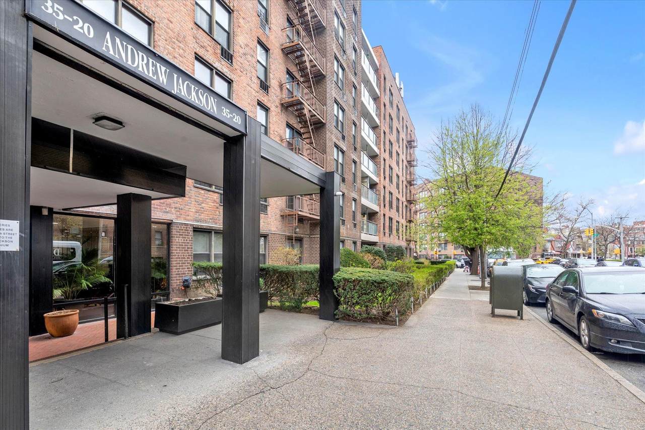 35-20 Leverich Street - Photo 1