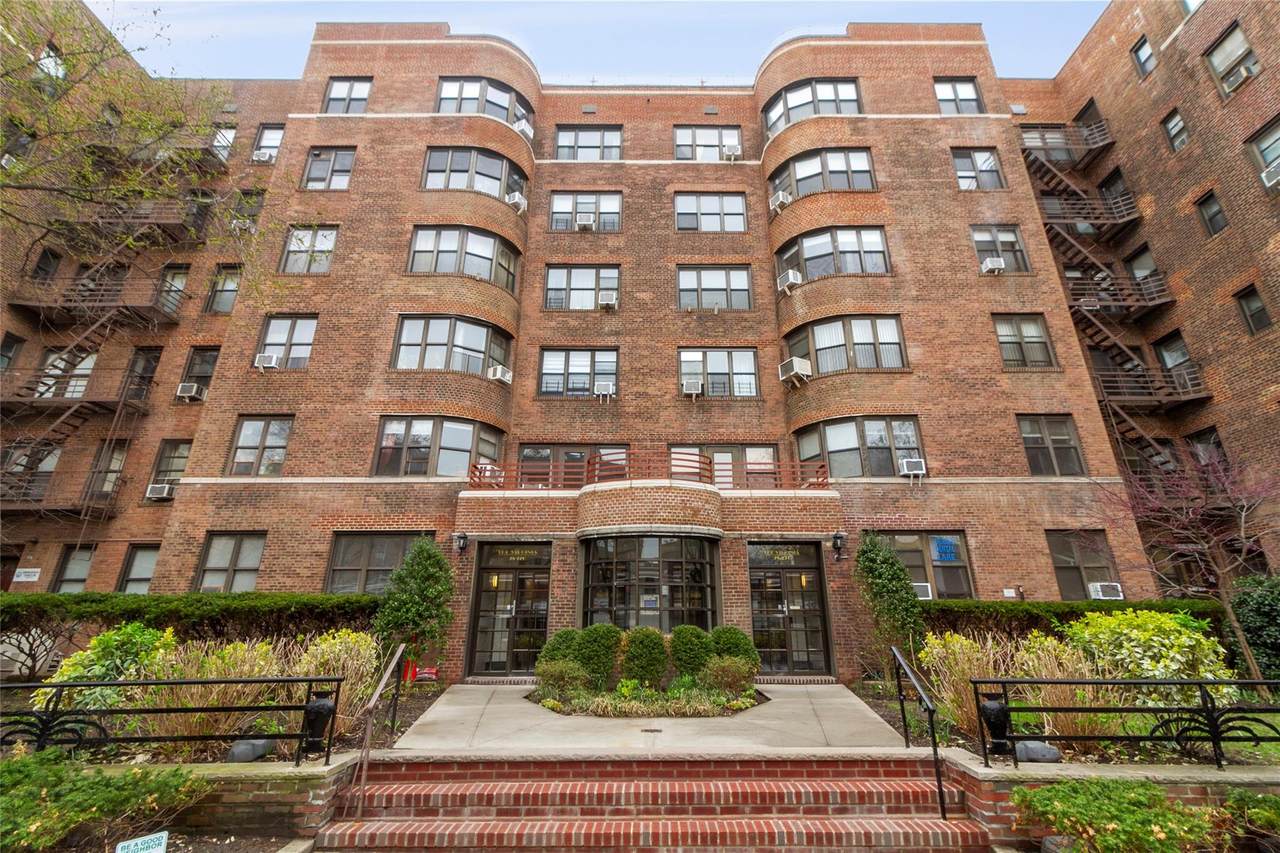 98-120 Queens Boulevard - Photo 1
