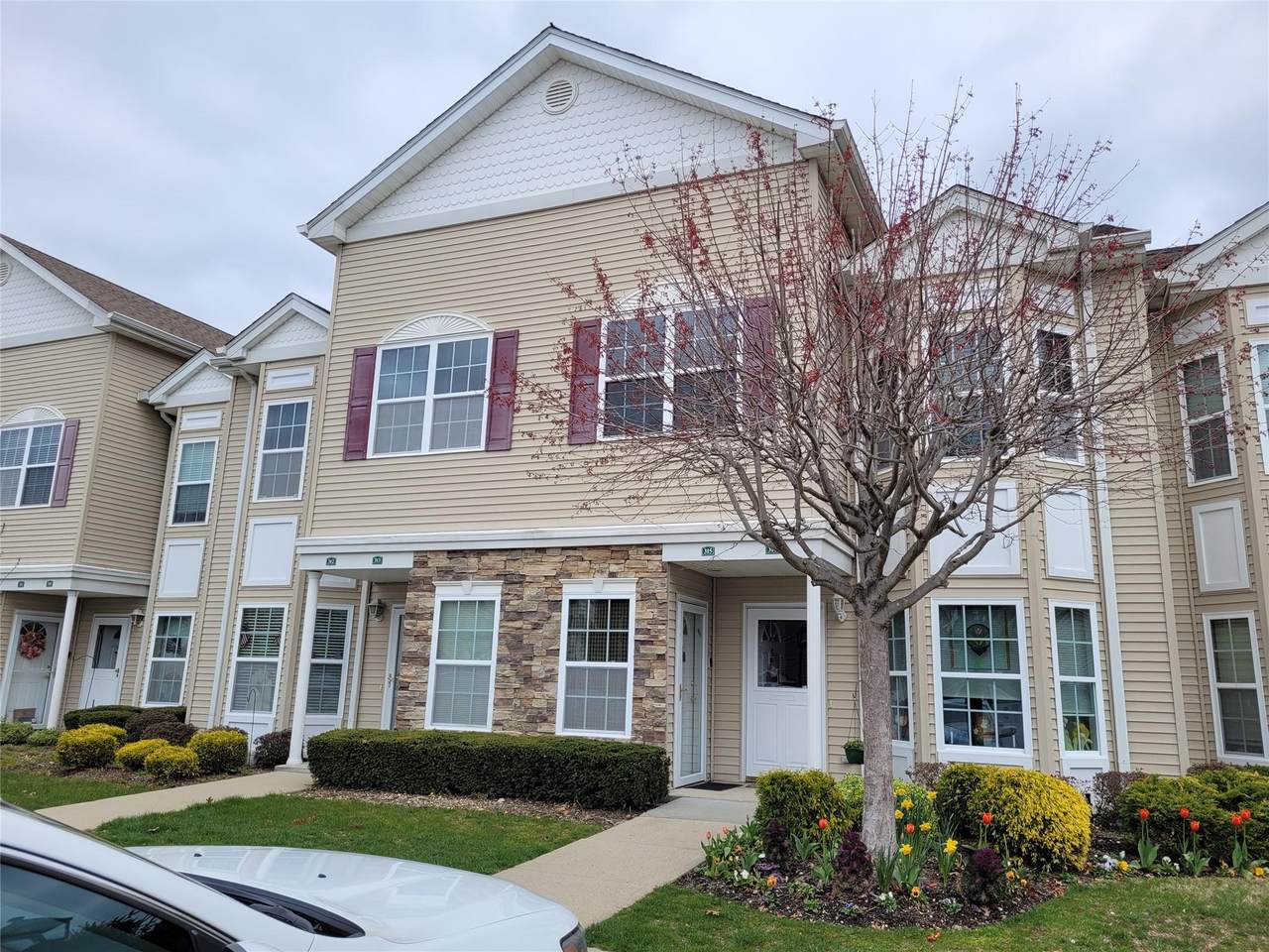 315 Spring Drive - Photo 1