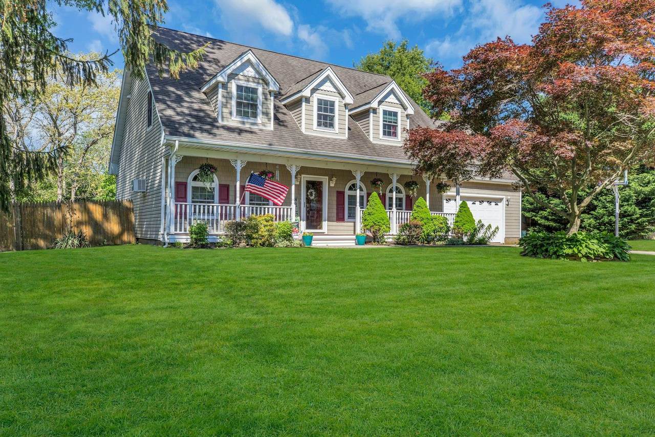 614 Spruce Avenue - Photo 1