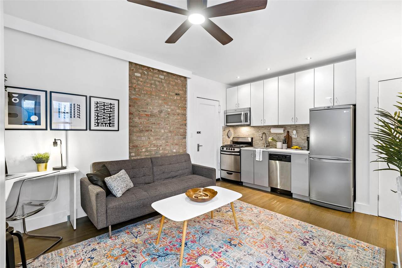 48 138th Street - Photo 1