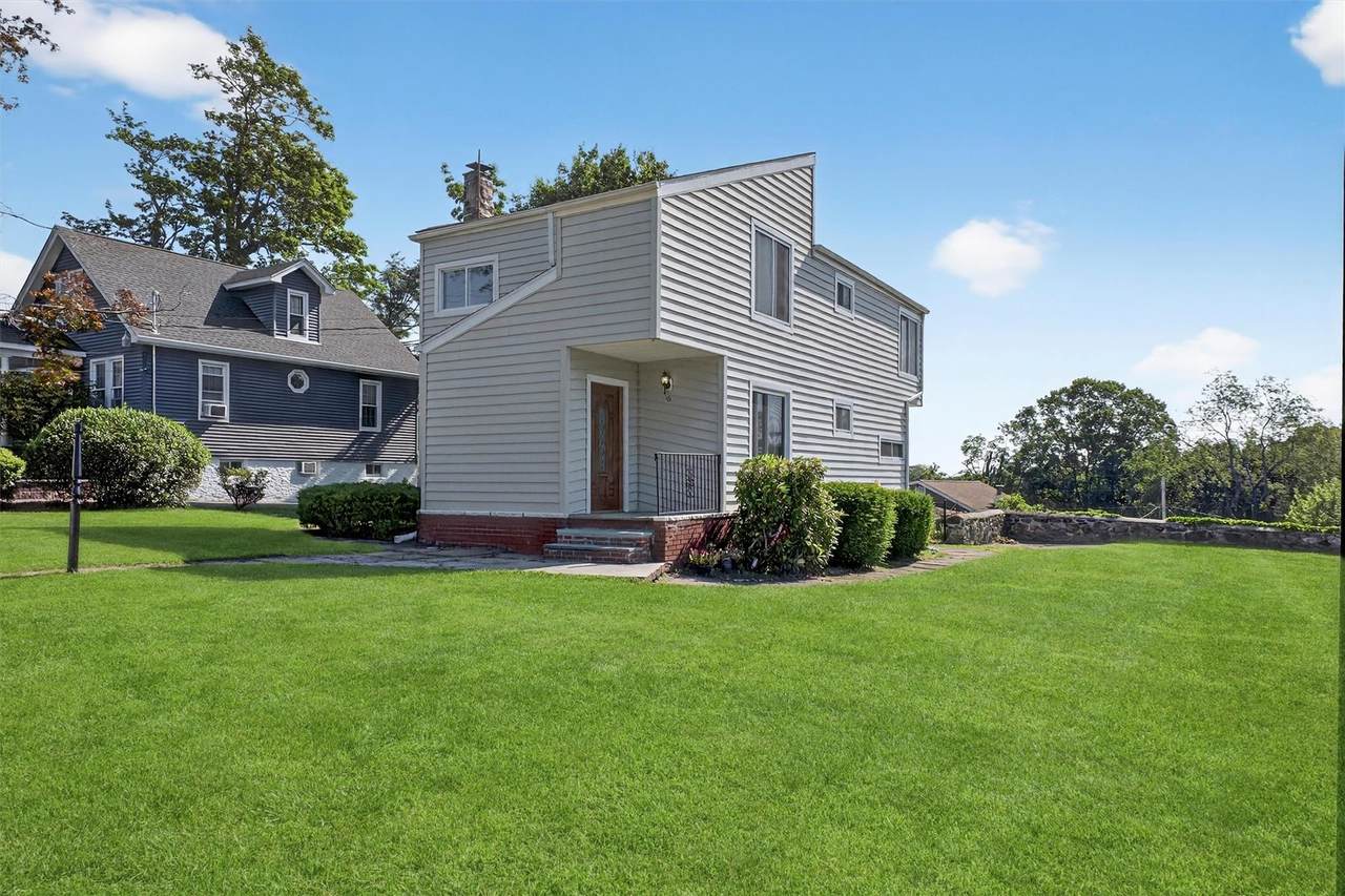 16 Crest Drive - Photo 1