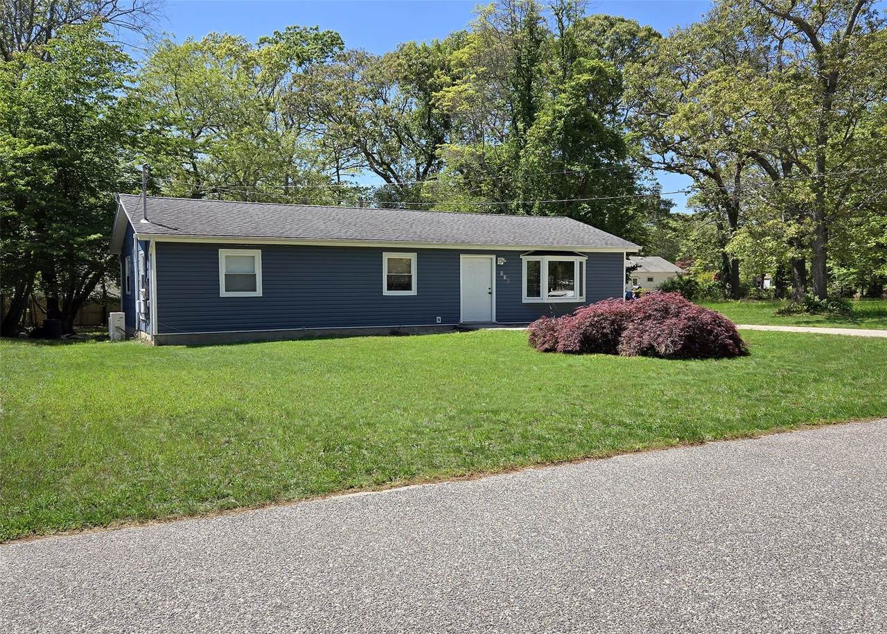 110 Bellport Lane Road - Photo 1