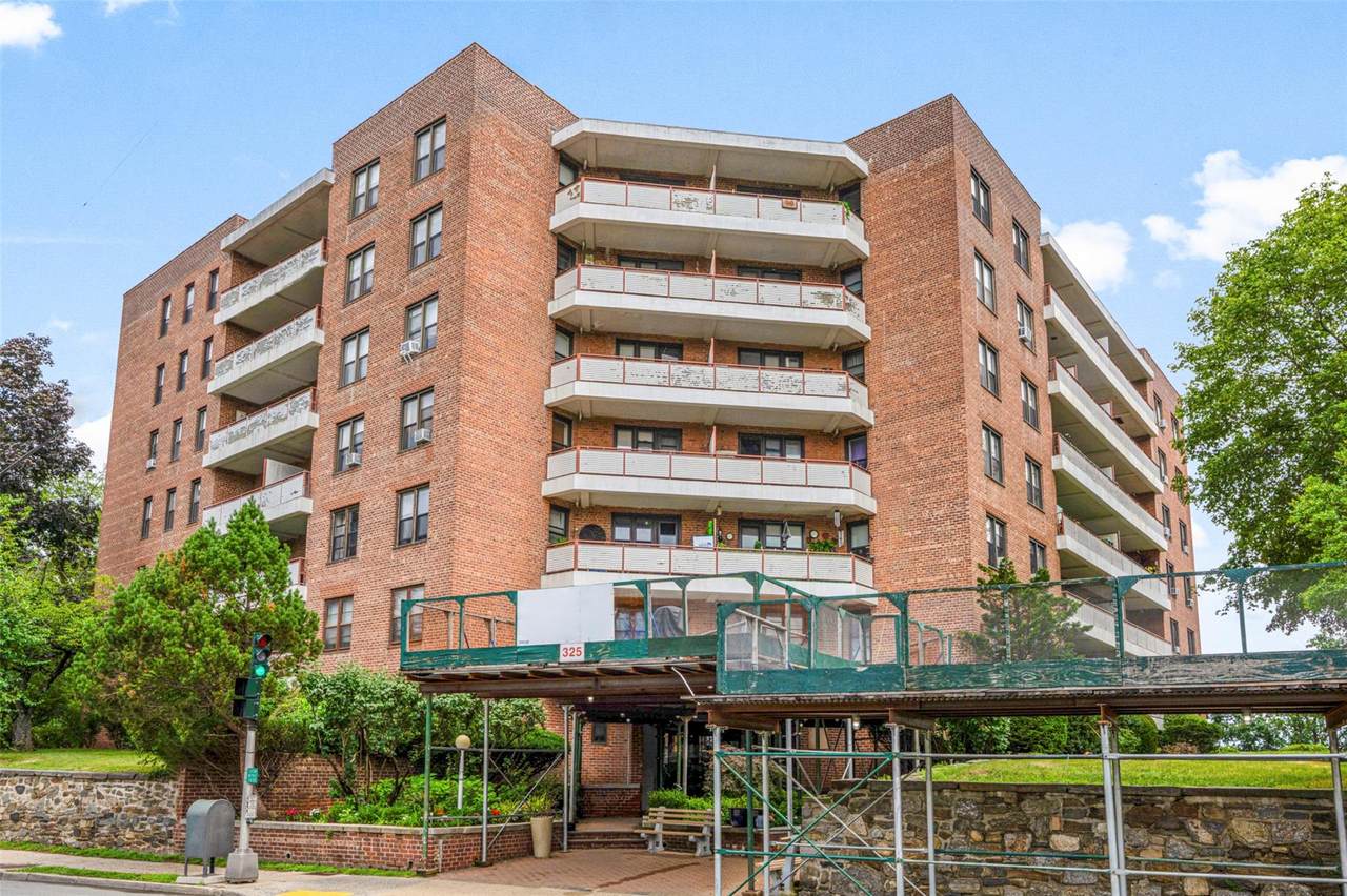 325 King Street - Photo 1