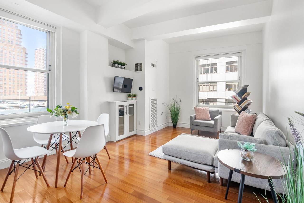 88 Greenwich Street - Photo 1