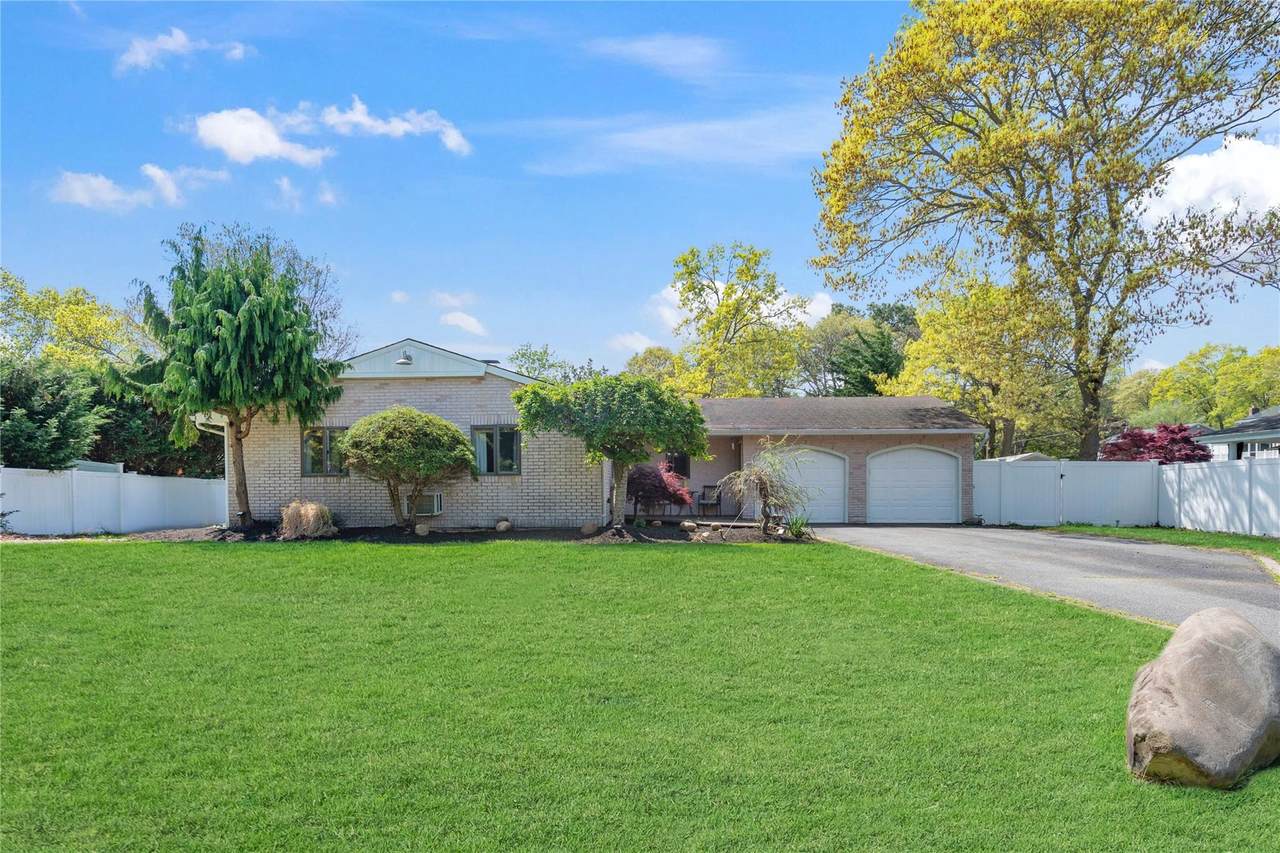 10 Antrim Lane - Photo 1
