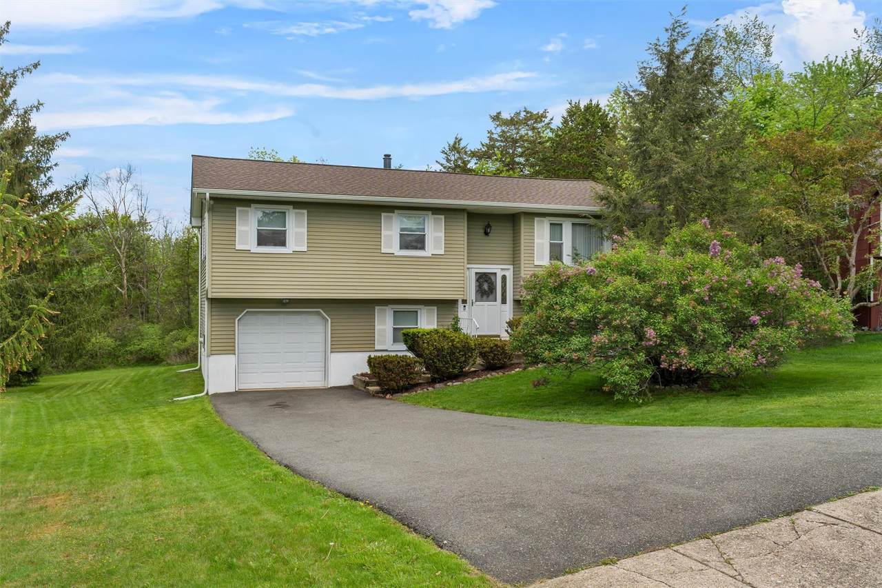 12 Moulton Circle - Photo 1