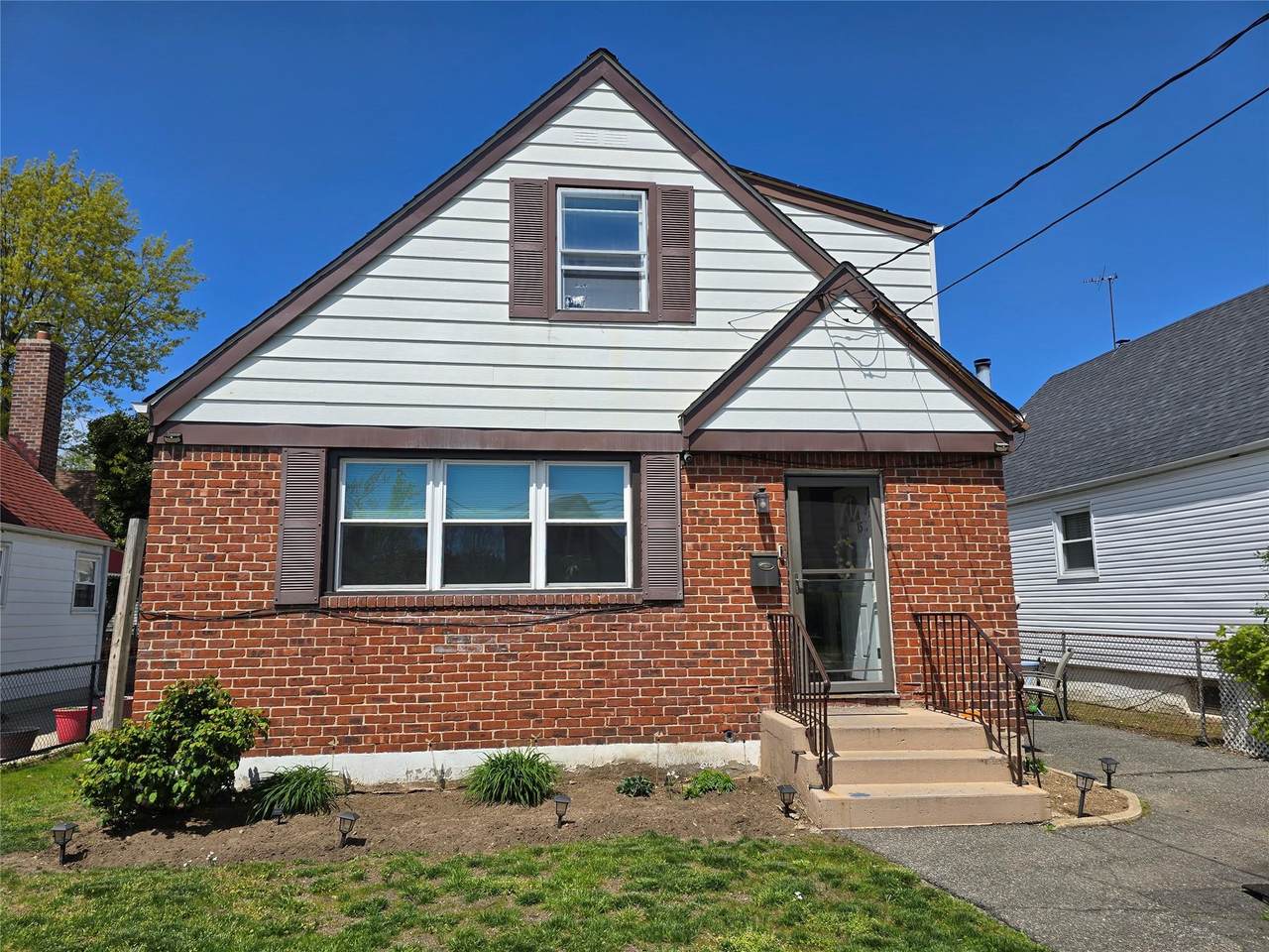 221-15 112th Avenue - Photo 1