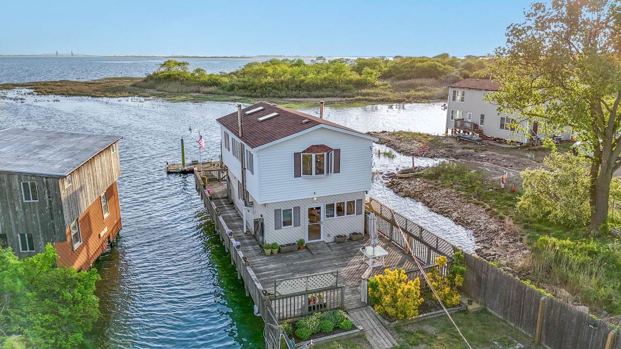 331 Cross Bay Boulevard - Photo 1