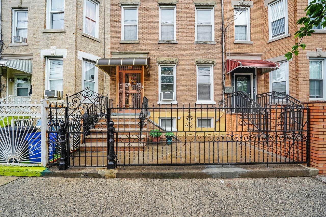 295 Autumn Avenue - Photo 1