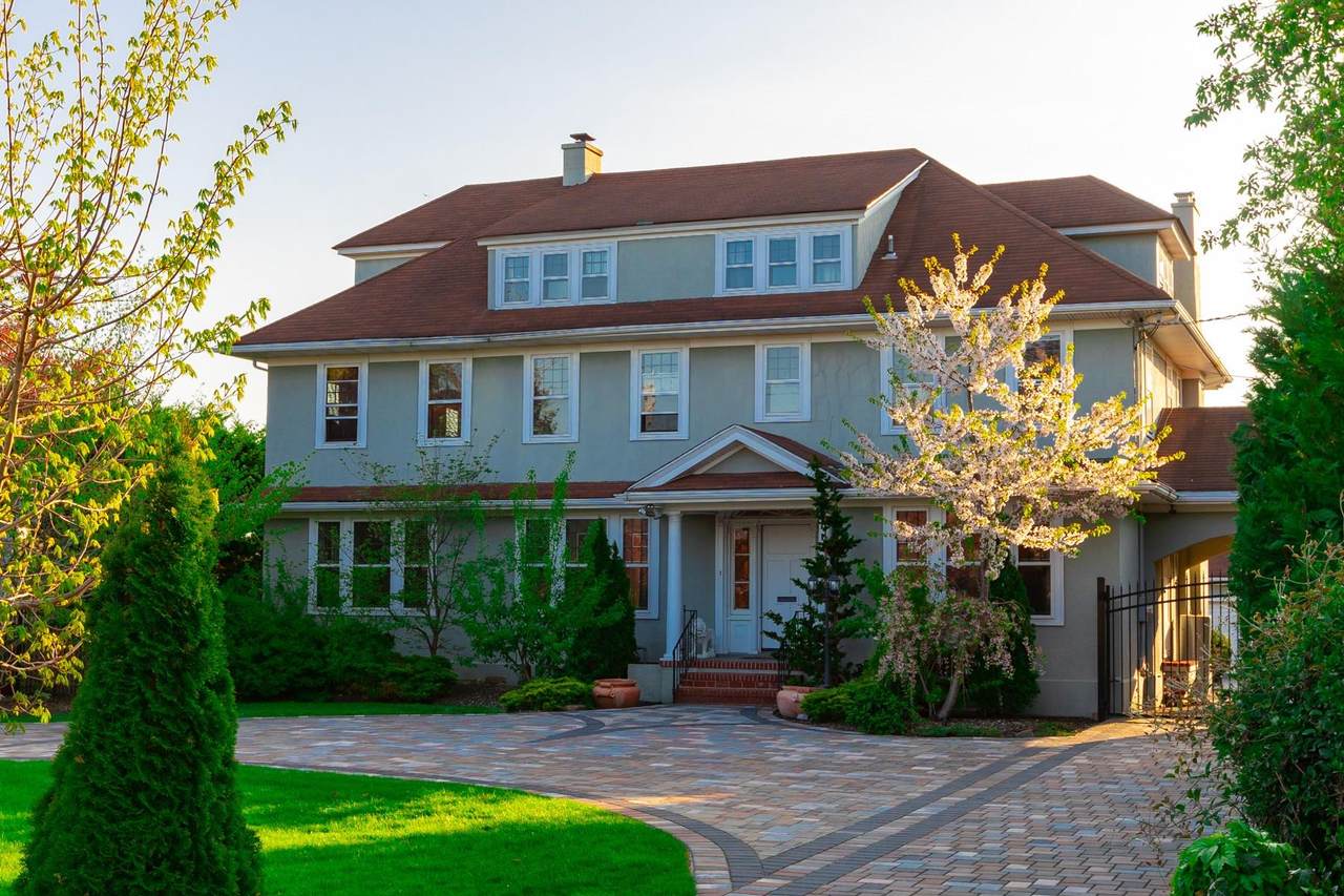 44 Montgomery Avenue - Photo 1