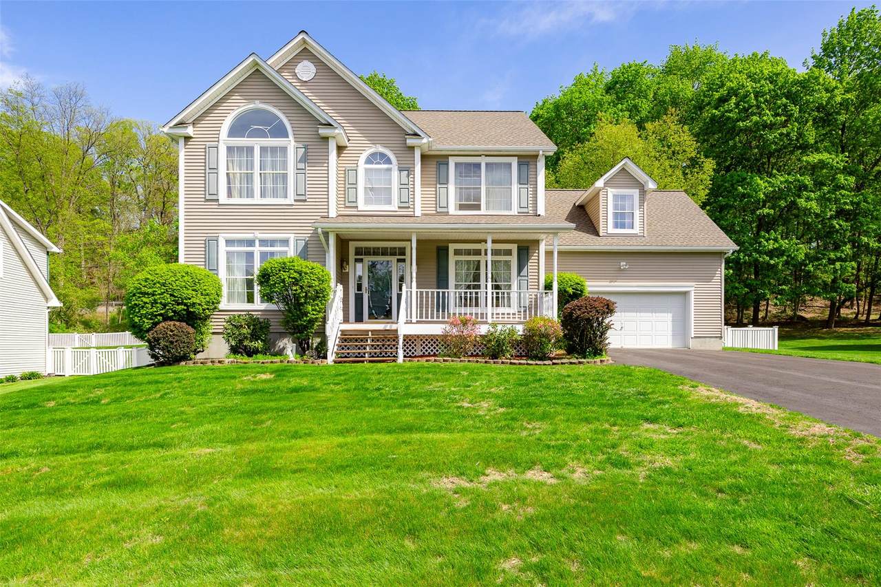 7 Coachlight Drive - Photo 1